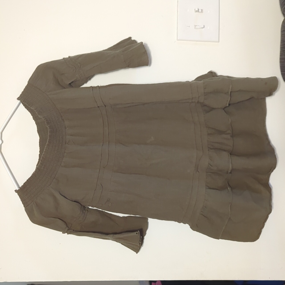 Romeo and Juliet couture woman's Olive Green top size small